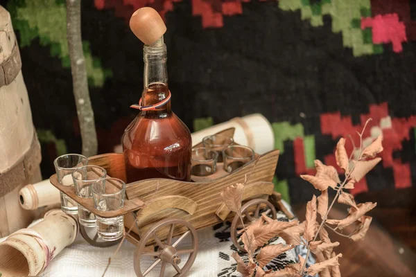 Homemade brandy in a small bottle and small glasses — Stock Photo, Image