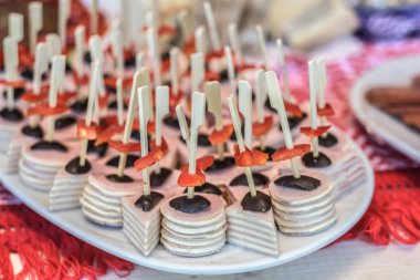 Meze pastırma ve peynir ile