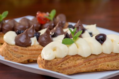 Çikolatalı krema ile Elairs 