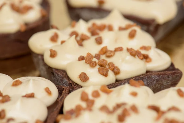 Tortas de chocolate com pudim de baunilha — Fotografia de Stock