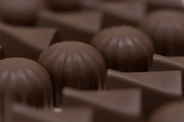 Pequenas bolas de chocolate close-up — Fotografia de Stock