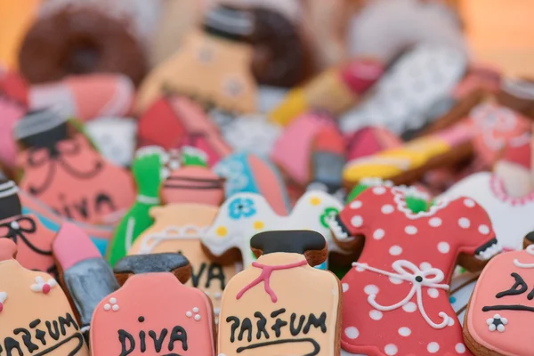 Pão de gengibre colorido de forma diferente — Fotografia de Stock