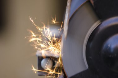 Metal taşlama aracı