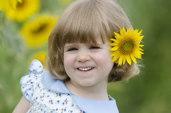 Little girl in a sunflower field — Stock Photo, Image