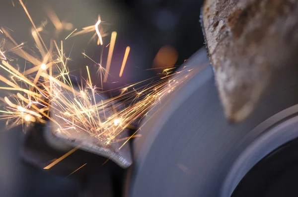 Tool grinding metal — Stock Photo, Image