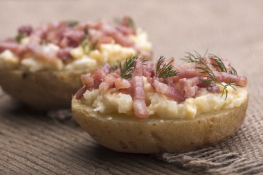 pastırma ve yumurta ile sandviç