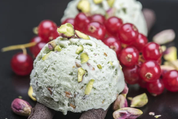 Ice-cream on a black plate — Stock Photo, Image