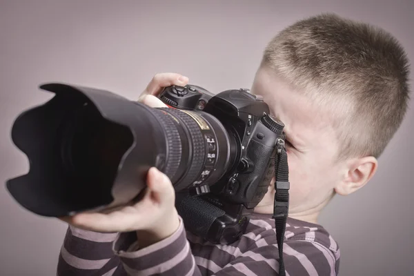 Young boy taking pictures — Stock Photo, Image