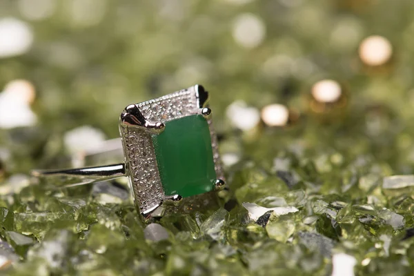 Green stone ring — Stock Photo, Image