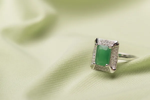 Groene stenen ring — Stockfoto