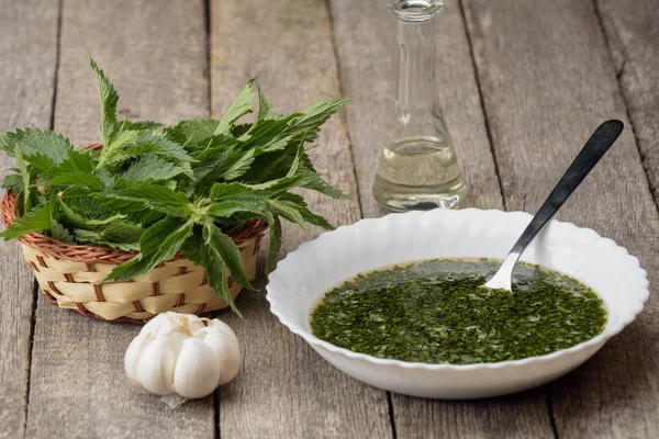 Sarımsaklı ısırgan çorbası