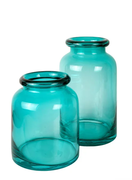 白い背景に隔離された2つの空のガラスの緑の瓶 — ストック写真