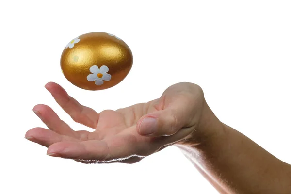 Χέρι Μιας Γυναίκας Κάνει Ένα Μαγικό Κόλπο Χρυσό Πασχαλινό Αυγό — Φωτογραφία Αρχείου