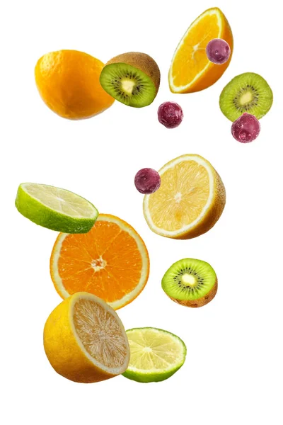 Padající Čerstvé Míchané Citrusy Plátky Citronu Kiwi Třešně Limetky Vzduchu — Stock fotografie