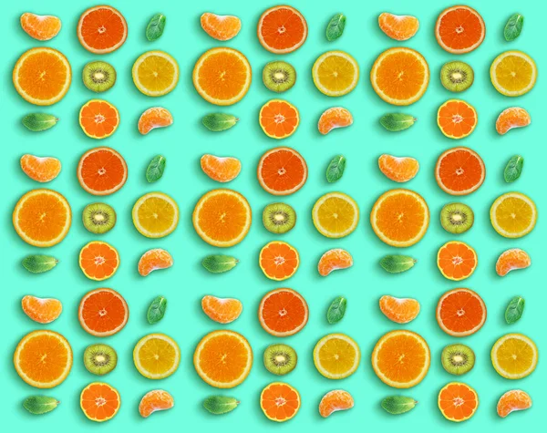 Pattern Made Fresh Mandarins Sliced Oranges Kiwi Mint Leaves Green — Stock Photo, Image