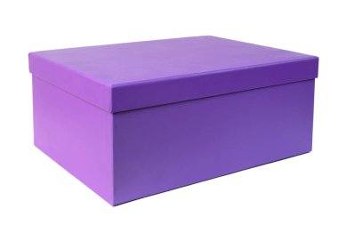Beyaz arkaplanda izole edilmiş mor hediye kutusu