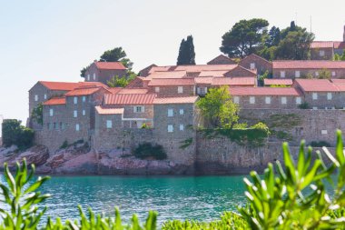 Karadağ 'ın Budva kentindeki Sveti Stefan adası.