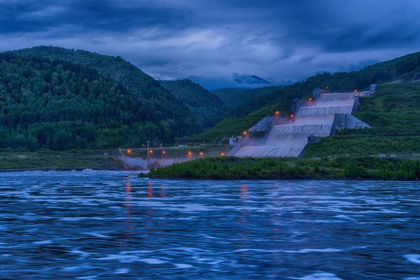 Vazamento Costeiro Central Hidroeléctrica Sayano Shushenskaya Foto Noturna — Fotografia de Stock