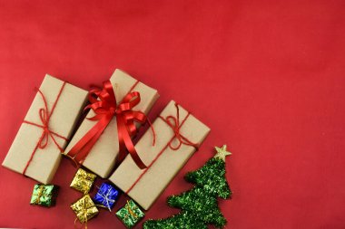 Gift box on red background for Merry Christmas, Brown gift box for happy new yearGift box on red background for Merry Christmas, Brown gift box for happy new year