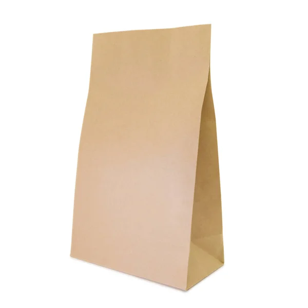 空白の茶色のクラフト紙の袋包装モックアップのプロフィールビューコピースペースと白の背景に隔離 — ストック写真