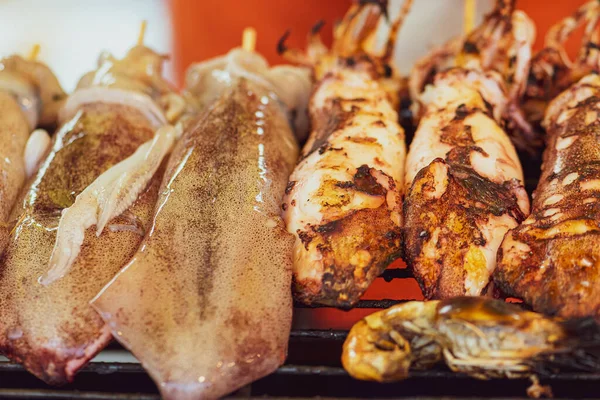 Concepto Comida Calamares Haciendo Parrilla Tailandia Mercado Alimentos Frescos Imagen —  Fotos de Stock