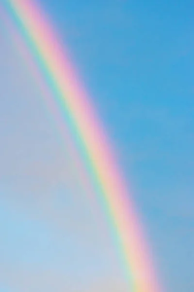 Regenbogen Blau Mit Wolken Himmel Hintergrund Mit Kopierraum Bei Sonnenuntergang — Stockfoto