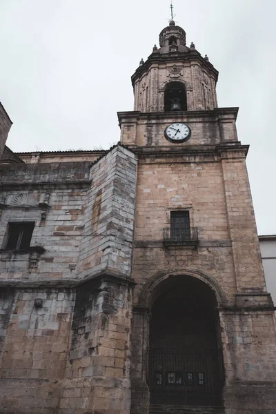 Iglesia Medieval Con Reloj Campana Portugalete España Arquitectura Religiosa Antigua —  Fotos de Stock