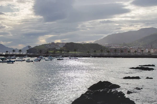 Landskap Från Havet Staden Baskien Spanien Pittoreska Kustlandskap Med Berg — Stockfoto