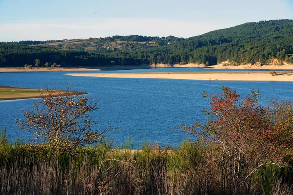 Vista Del Lago Cecita Parque Nacional Sila Otoño — Foto de Stock