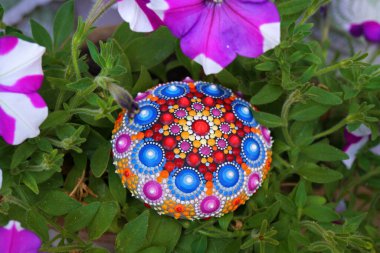 Güzel El Boyalı Mandala Çiçekli