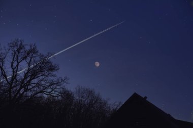 Gece gökyüzü, ay ışığı, peri masalı 