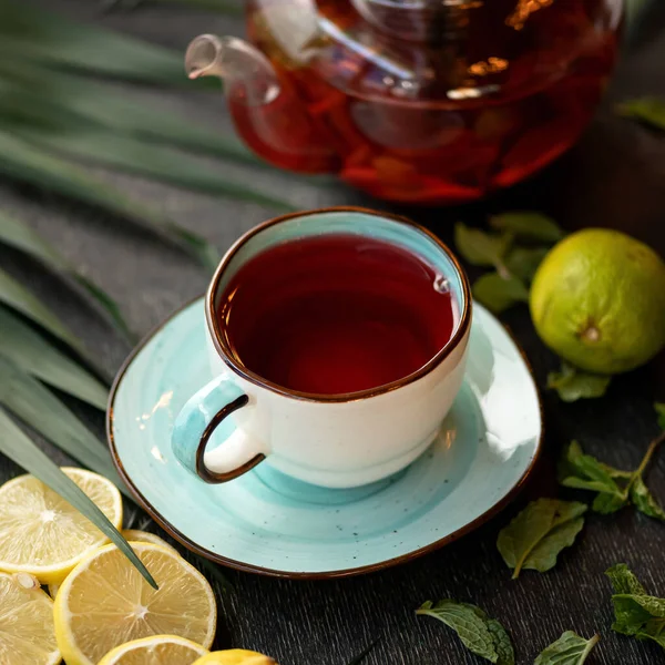 Morning cup of Black tea with lemon and mint. Close up shot. Soft focus. Square format — Stock Photo, Image