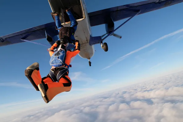 Paracadutismo Salto Squadra Due Paracadutisti Stanno Allenando Nel Cielo — Foto Stock