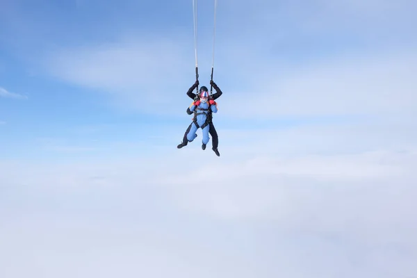 跳伞串联跳跃 积极的冒险 — 图库照片