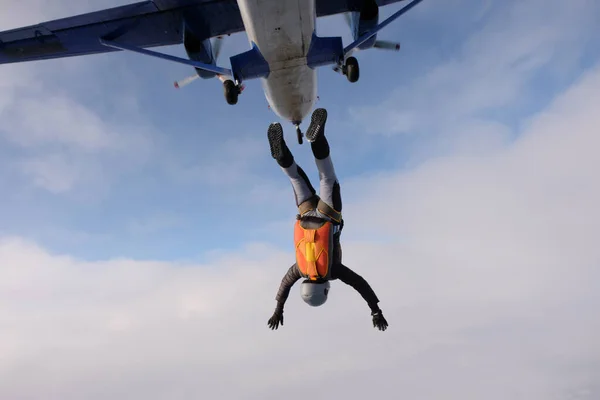 Paracadutismo Una Bella Ragazza Sta Volando Nel Cielo — Foto Stock