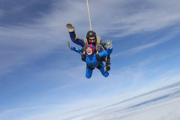 Skydiven Tandemsprong Een Jonge Vrouw Haar Instructeur Zijn Lucht — Stockfoto