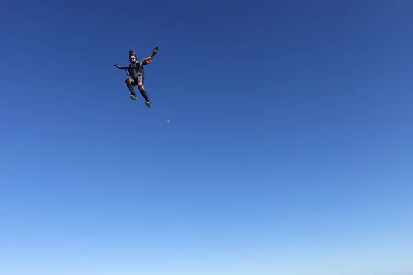 Skydiving Uma Jovem Mulher Pára Quedista — Fotografia de Stock
