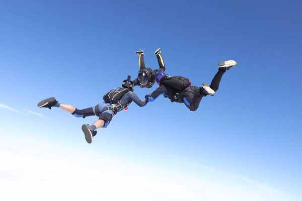跳伞队形 三个跳伞者在空中玩得很开心 — 图库照片