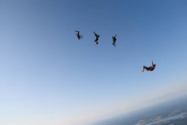 Свободный Прыжок Парашютом Небе Летит Группа Парашютистов Веселый Прыжок — стоковое фото