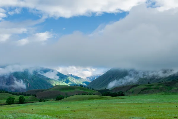 Республика Алтай: Горы — стоковое фото