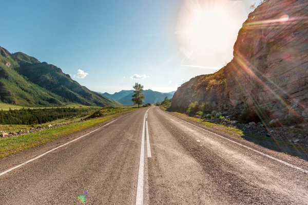 Camino de montaña pavimentado — Foto de Stock