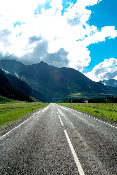 Paved mountain road — Stock Photo, Image