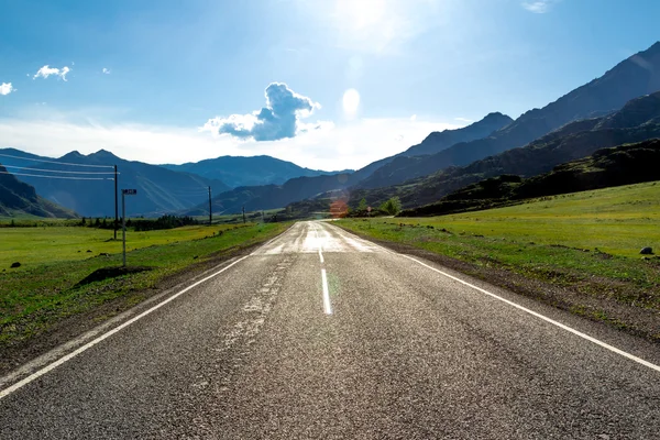 Paved mountain road — Stock Photo, Image