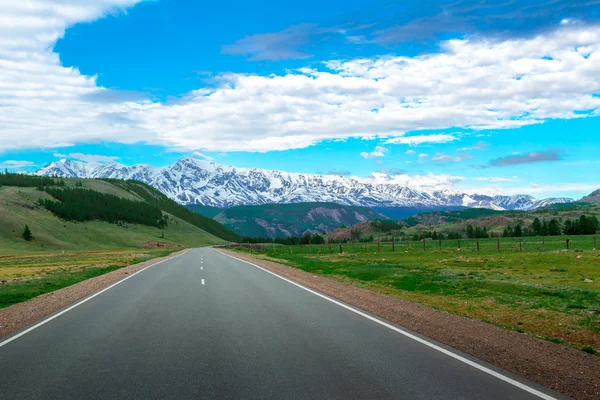 Camino de montaña pavimentado — Foto de Stock