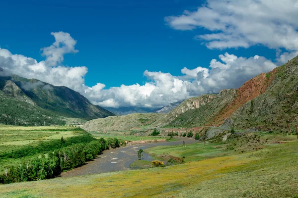 Altay dağ nehir