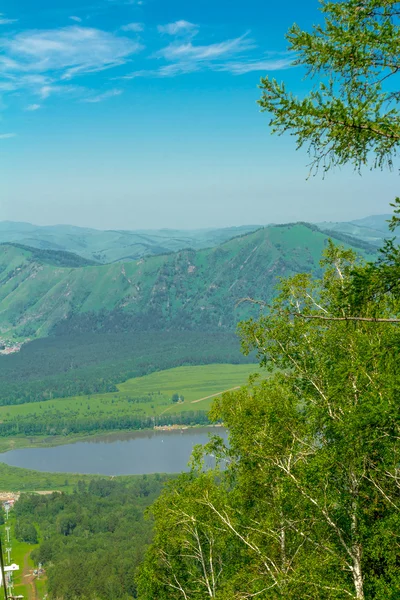 Озеро в горах Алтай. — стокове фото