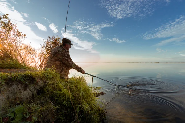 Por la mañana la pesca —  Fotos de Stock