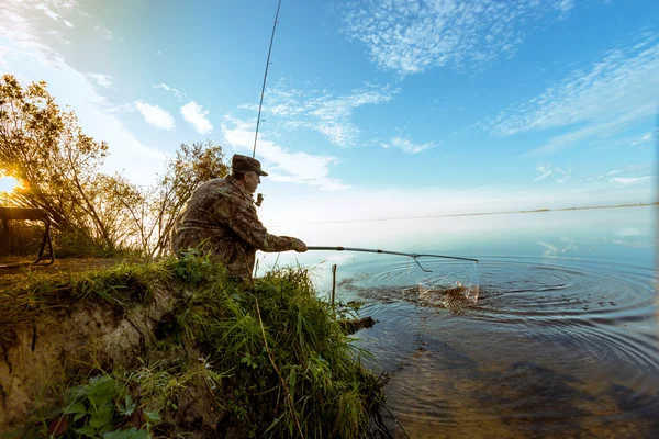 Por la mañana la pesca — Foto de Stock