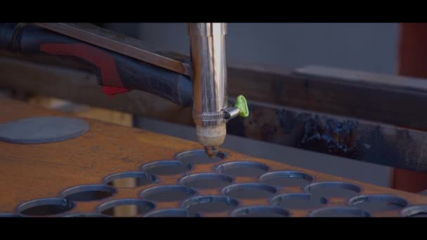 Plasma Cutting Machine Cutting Thick Sheet Steel Circles — Stock Video