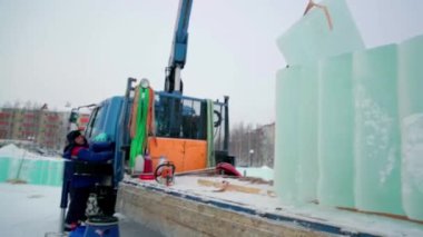 İş yerindeki hidrolik manipülatör sürücüsü